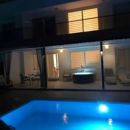 Babylon Luxury With Private Pool And Indoor Heated Pool Otel 4*